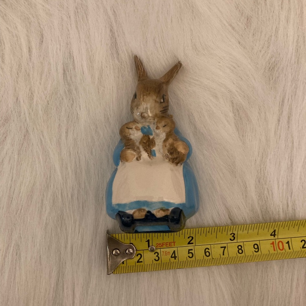 Royal Doulton Beatrix Potter “Mrs. Rabbit & Bunnies” - Picture 10 of 11